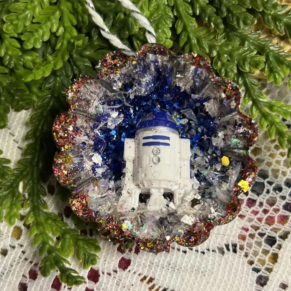 Vintage Round Tart Tin Diorama Mid Century Style Glitter Ornament + Mini R2-D2